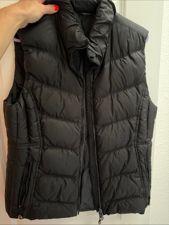 lululemon athletica Jackets & Blazers - lululemon athletica Black Quilted Puffer Vest